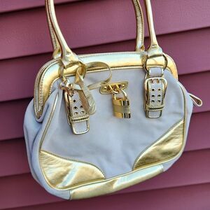 Nine West handbag with padlock golden